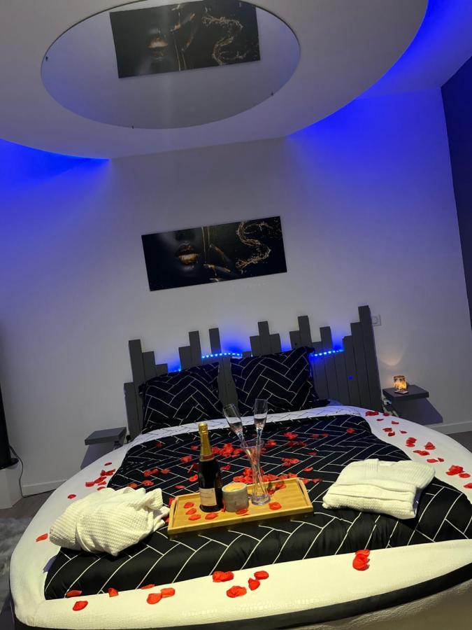 Love Room Gémozac Exterior foto